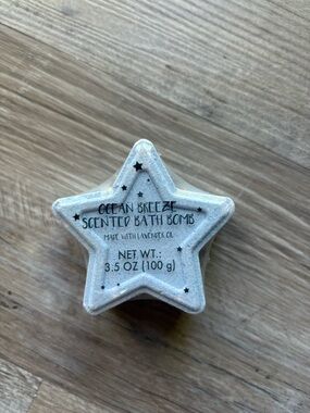 Ocean Breeze Star Scented Bath Bomb - Light Blue